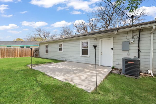 115 NE Taylor Street, Burleson, TX 76028