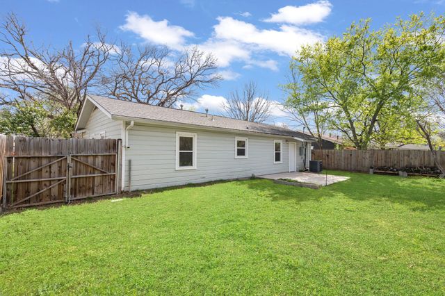 115 NE Taylor Street, Burleson, TX 76028