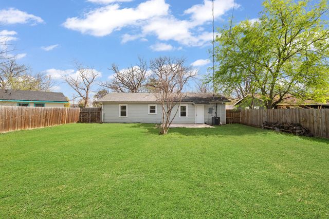 115 NE Taylor Street, Burleson, TX 76028