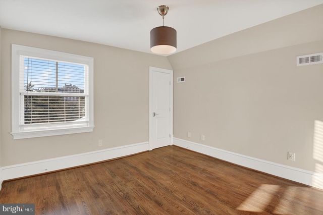 2820 BELLEVUE TER NW, Washington, DC 20007