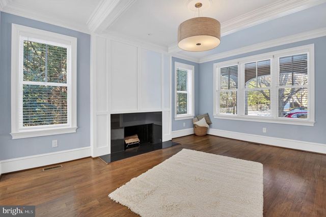 2820 BELLEVUE TER NW, Washington, DC 20007