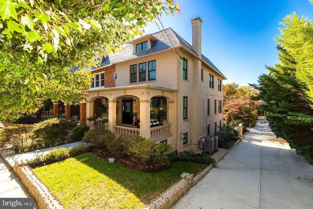 2820 BELLEVUE TER NW, Washington, DC 20007