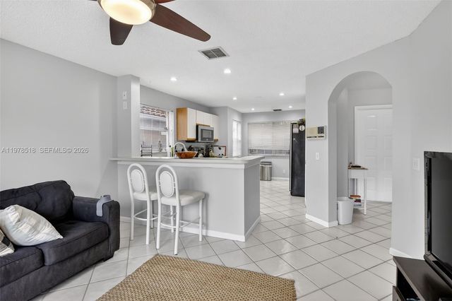 9481 Oak Grove Cir, Davie, FL 33328