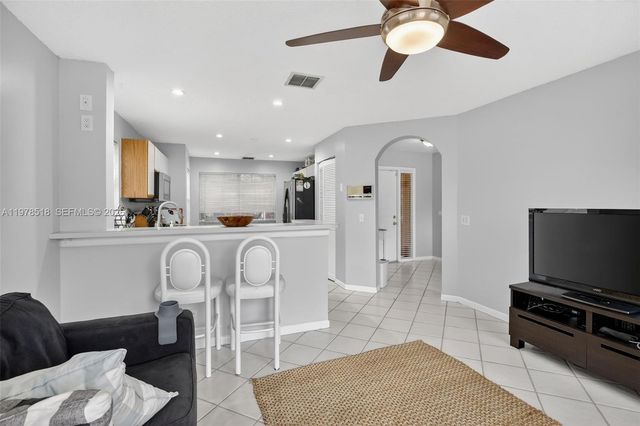 9481 Oak Grove Cir, Davie, FL 33328