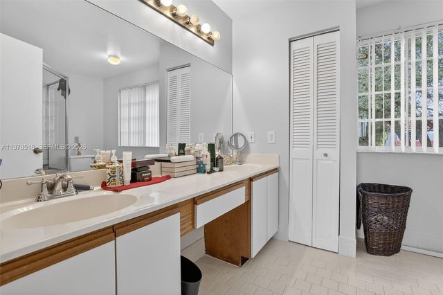 9481 Oak Grove Cir, Davie, FL 33328