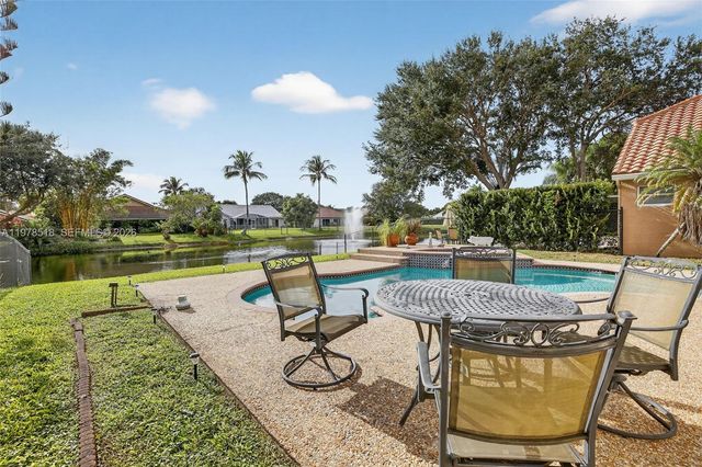 9481 Oak Grove Cir, Davie, FL 33328