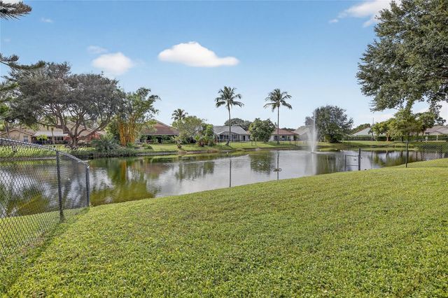 9481 Oak Grove Cir, Davie, FL 33328