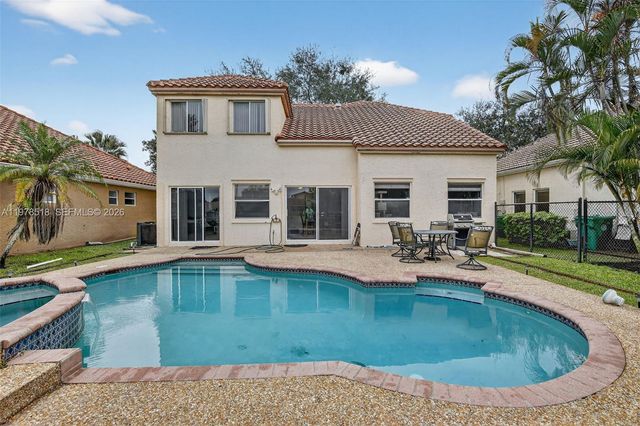 9481 Oak Grove Cir, Davie, FL 33328