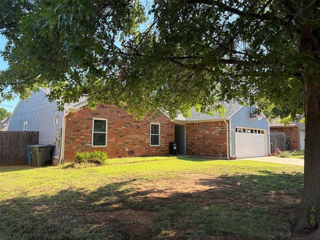2105 Castle Rock, Edmond, OK 73003