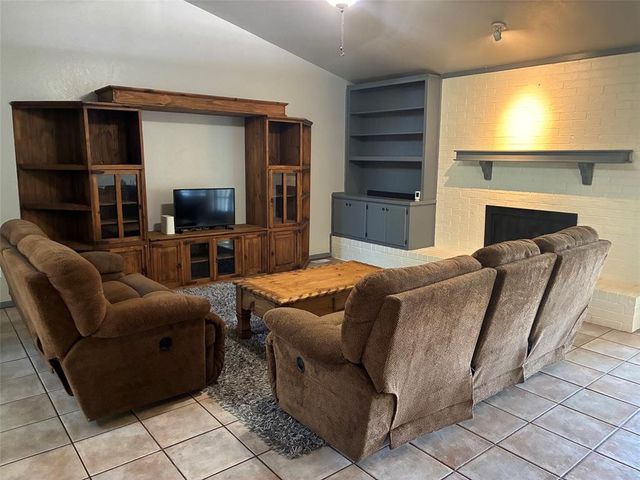 2105 Castle Rock, Edmond, OK 73003