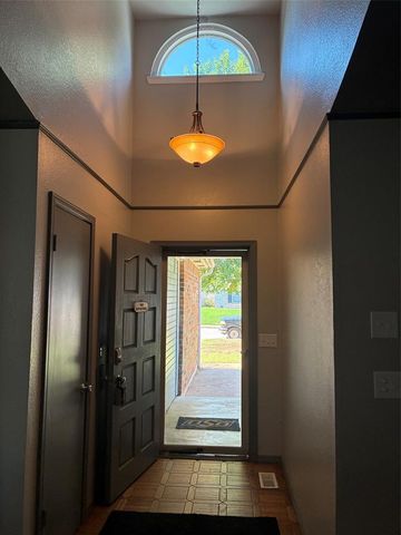 2105 Castle Rock, Edmond, OK 73003