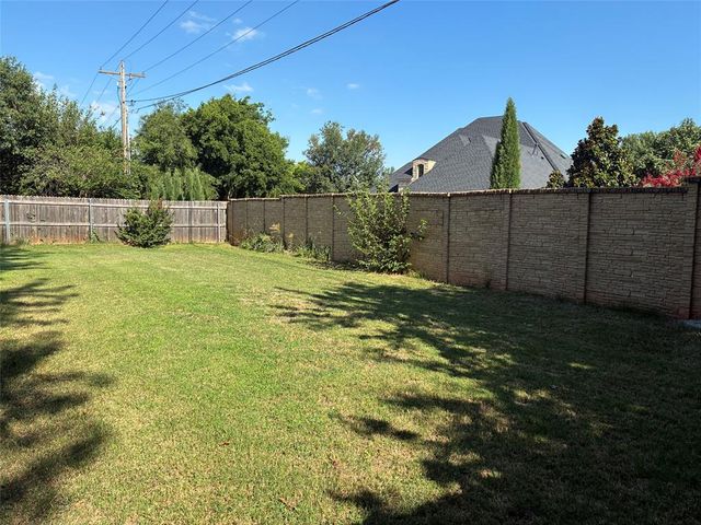 2105 Castle Rock, Edmond, OK 73003