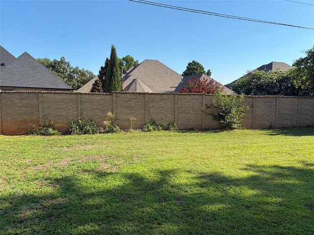 2105 Castle Rock, Edmond, OK 73003