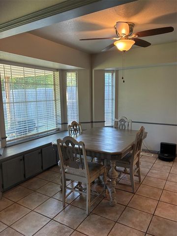 2105 Castle Rock, Edmond, OK 73003