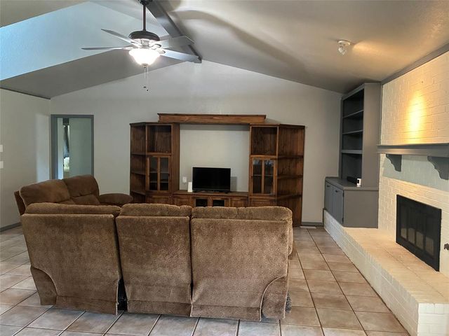 2105 Castle Rock, Edmond, OK 73003