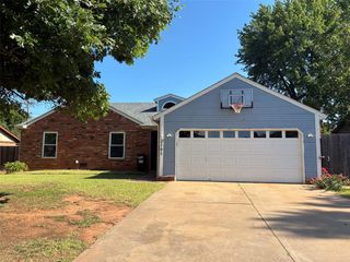 2105 Castle Rock, Edmond, OK 73003