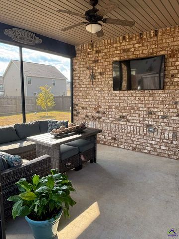 103 Barnyard Way, Perry, GA 31069