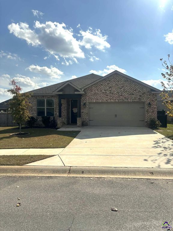 103 Barnyard Way, Perry, GA 31069