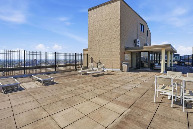 2930 N Sheridan Road 306, Chicago, IL 60657