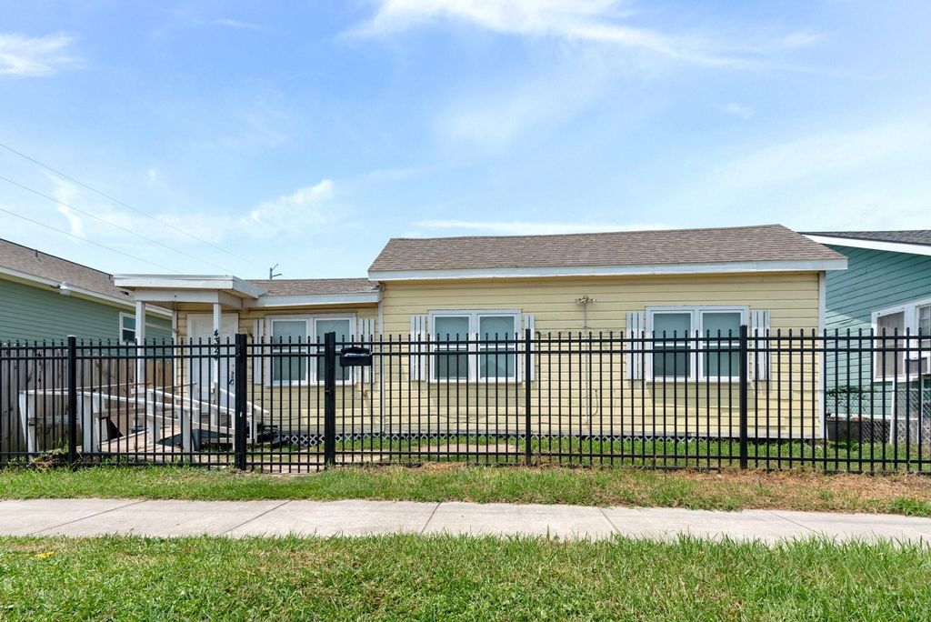 4324 Ball, Galveston, TX 77550