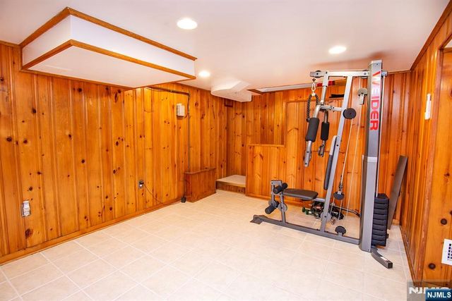 75 17th Avenue, Elmwood Park, NJ 07407