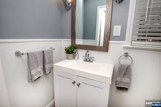 75 17th Avenue, Elmwood Park, NJ 07407