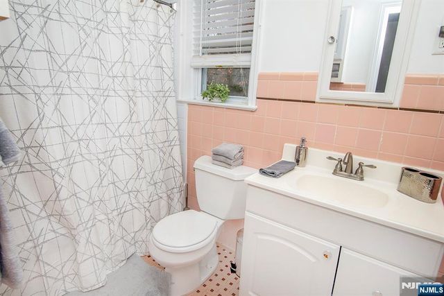 75 17th Avenue, Elmwood Park, NJ 07407