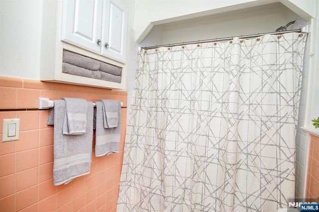 75 17th Avenue, Elmwood Park, NJ 07407