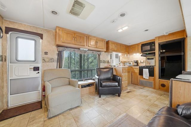 96 10th Street, Ellijay, GA 30540