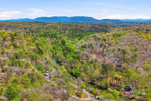 96 10th Street, Ellijay, GA 30540