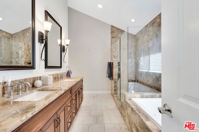 3733 Willowcrest Avenue, Studio City (los Angeles), CA 91604