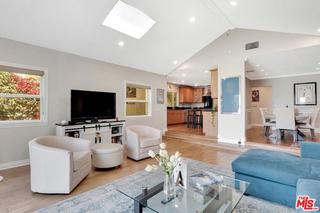 3733 Willowcrest Avenue, Studio City (los Angeles), CA 91604