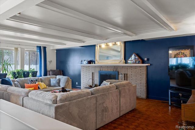 21076 Masch Avenue, Warren, MI 48091