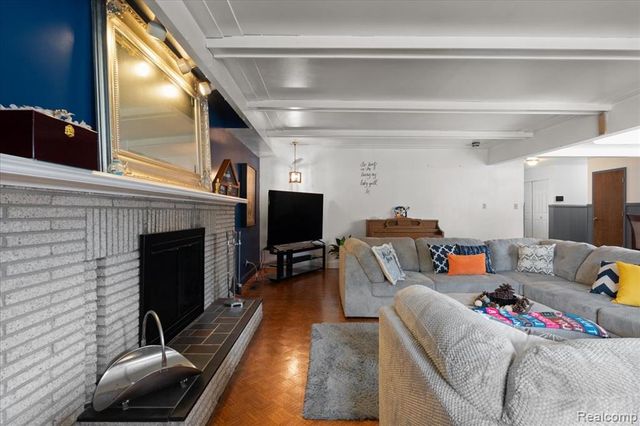 21076 Masch Avenue, Warren, MI 48091