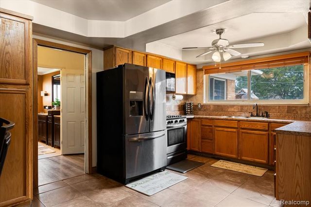 21076 Masch Avenue, Warren, MI 48091