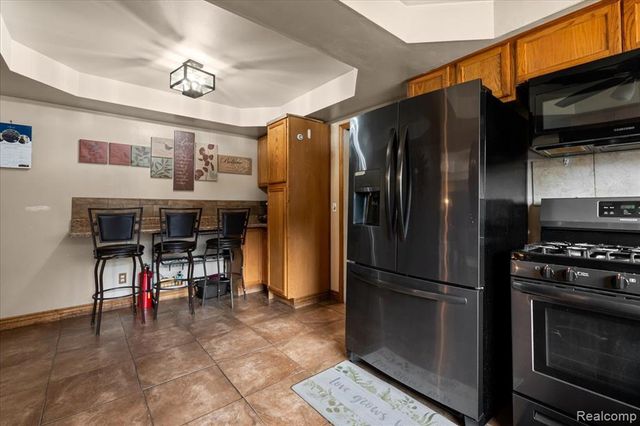 21076 Masch Avenue, Warren, MI 48091