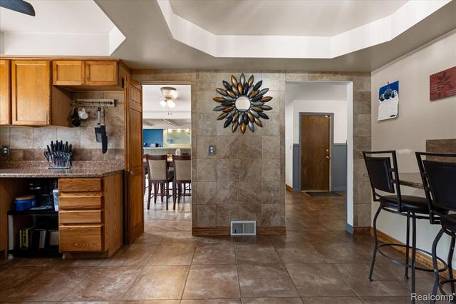 21076 Masch Avenue, Warren, MI 48091