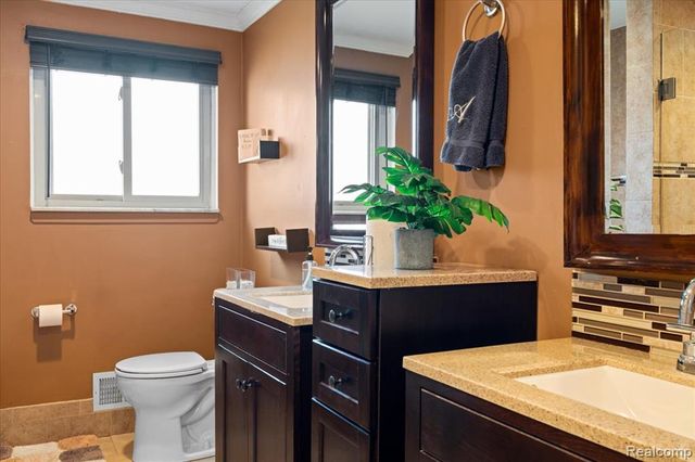 21076 Masch Avenue, Warren, MI 48091