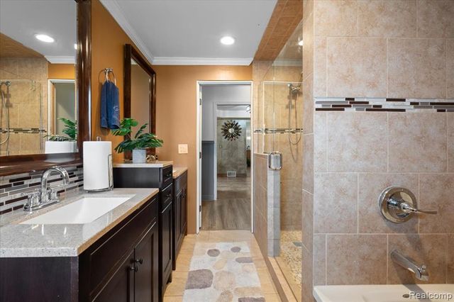 21076 Masch Avenue, Warren, MI 48091