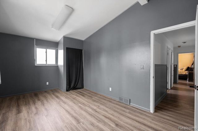 21076 Masch Avenue, Warren, MI 48091