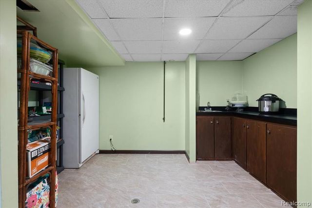 21076 Masch Avenue, Warren, MI 48091