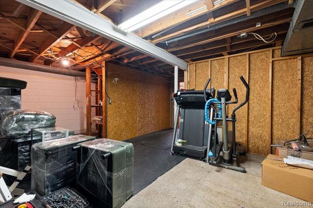 21076 Masch Avenue, Warren, MI 48091