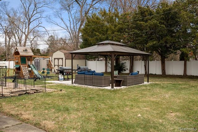 21076 Masch Avenue, Warren, MI 48091