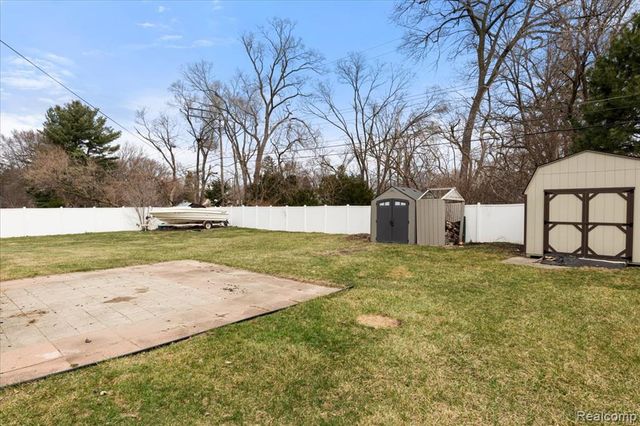 21076 Masch Avenue, Warren, MI 48091