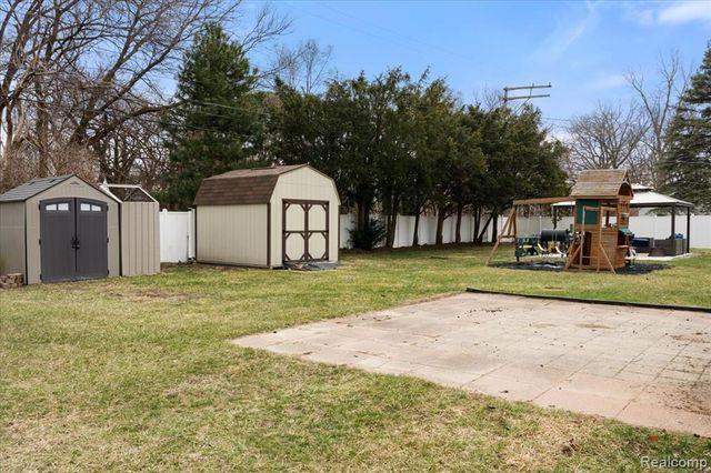 21076 Masch Avenue, Warren, MI 48091