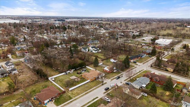 21076 Masch Avenue, Warren, MI 48091
