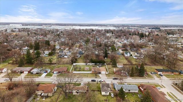 21076 Masch Avenue, Warren, MI 48091