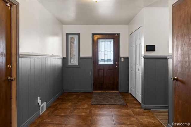 21076 Masch Avenue, Warren, MI 48091