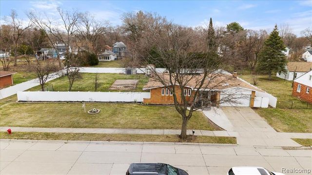 21076 Masch Avenue, Warren, MI 48091