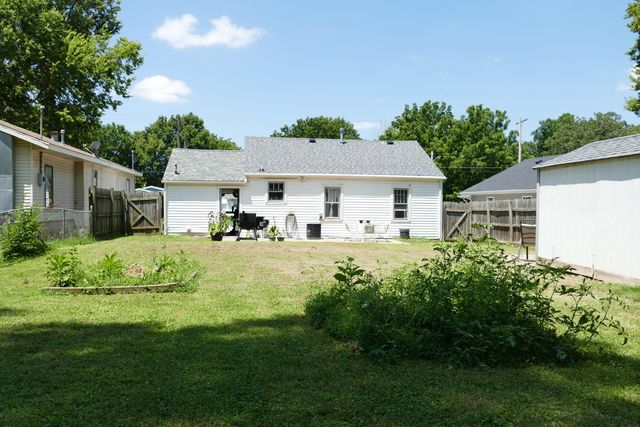 2542 N Kellett Avenue, Springfield, MO 65803